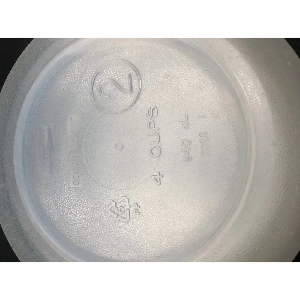 2 -VTG Rubbermaid Servin Saver Round Food Storage Containers 10 & 4 Cup 1980s